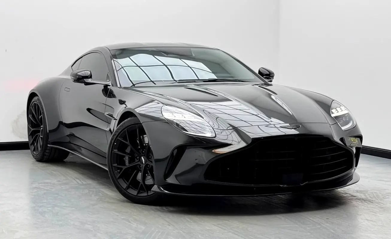 2025 Aston Martin Vantage V8, 11/2028 Aston Martin Warranty, Excellent Condition, GCC - Thumbnail 3