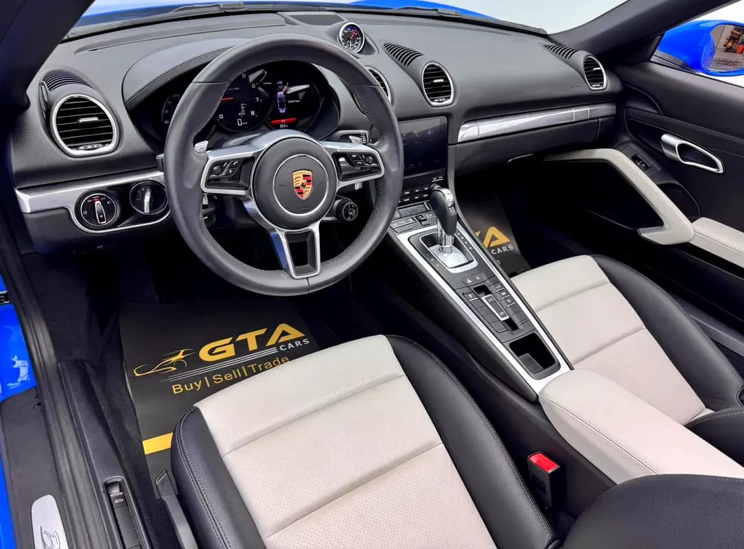2024 Porsche 718 Boxster Convertible, June / 2026 Porsche Warranty, Excellent Condition, GCC - Thumbnail 8