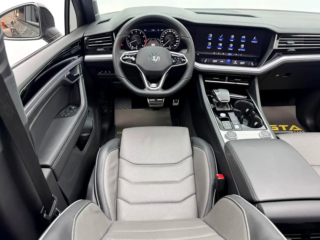2023 Volkswagen Touareg R-Line, 2026 Volkswagen Warranty, 2028 VW Service Pack, GCC - Thumbnail 8