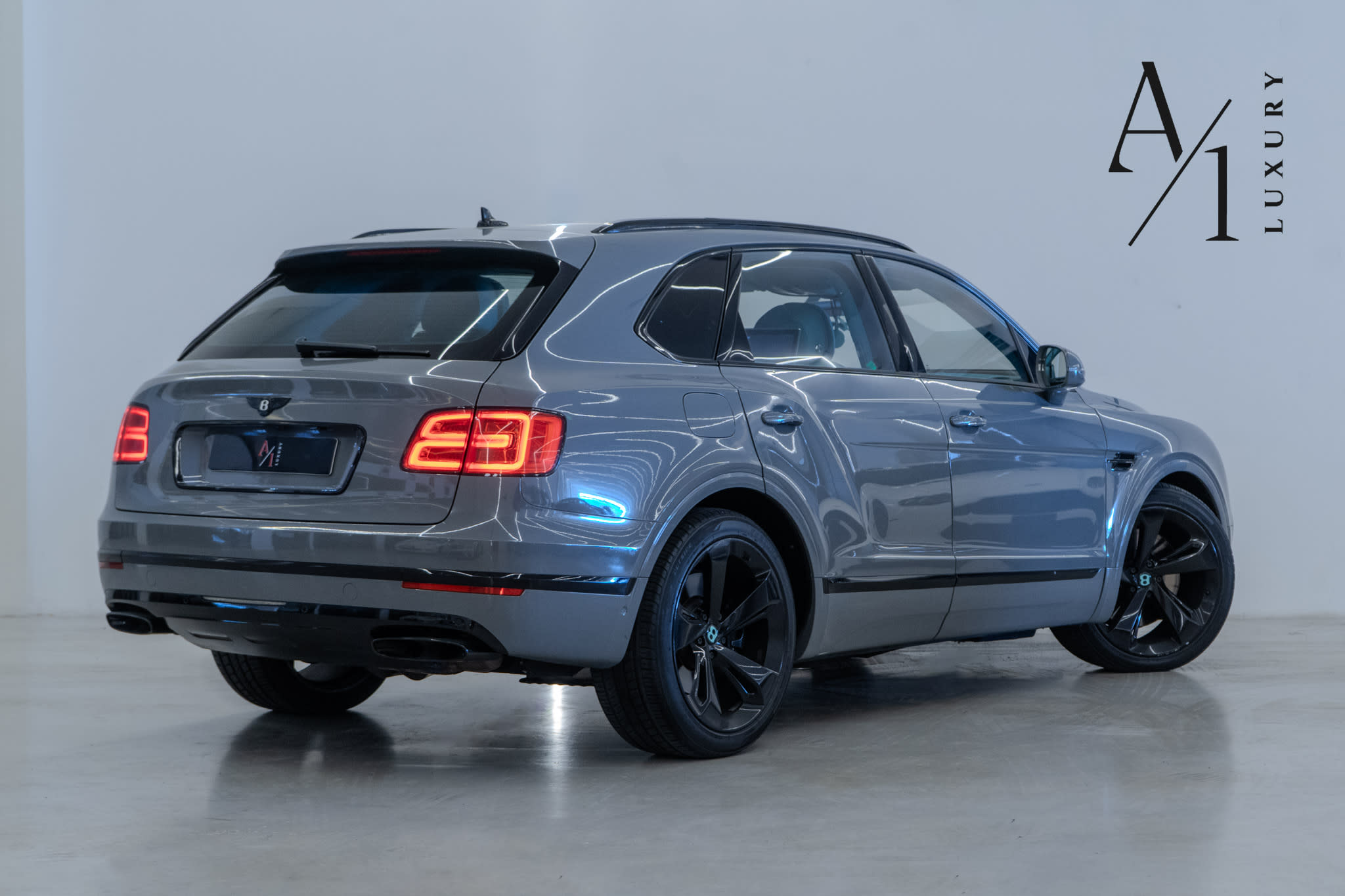 2017 Bentley Bentayga W12, With Full Service History, Excellent Condition, GCC Specs - Thumbnail 3