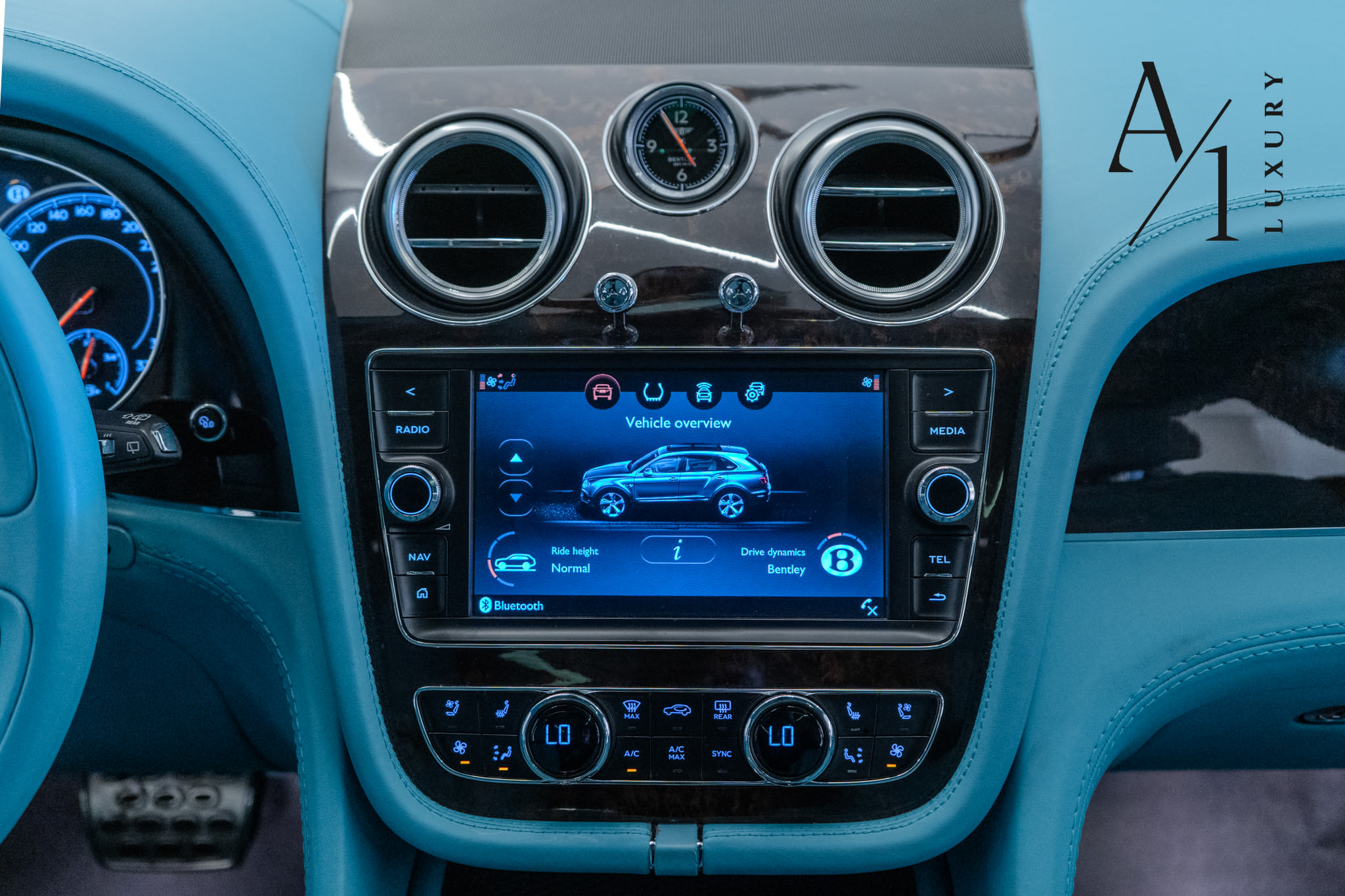 2017 Bentley Bentayga W12, With Full Service History, Excellent Condition, GCC Specs - Thumbnail 10