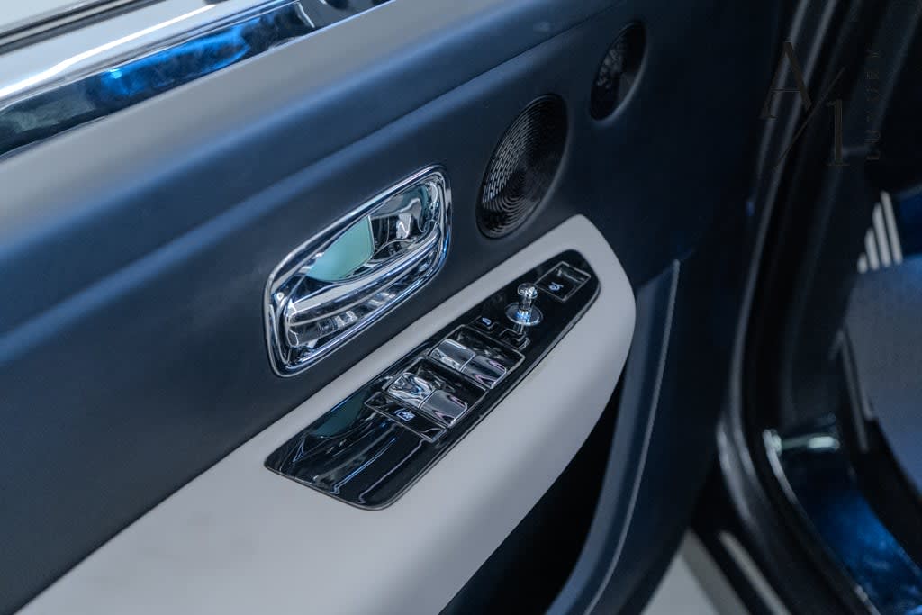 2022 Rolls-Royce Cullinan, Silver Badge, Fully Loaded, Pristine Condition, European Specs - Thumbnail 17