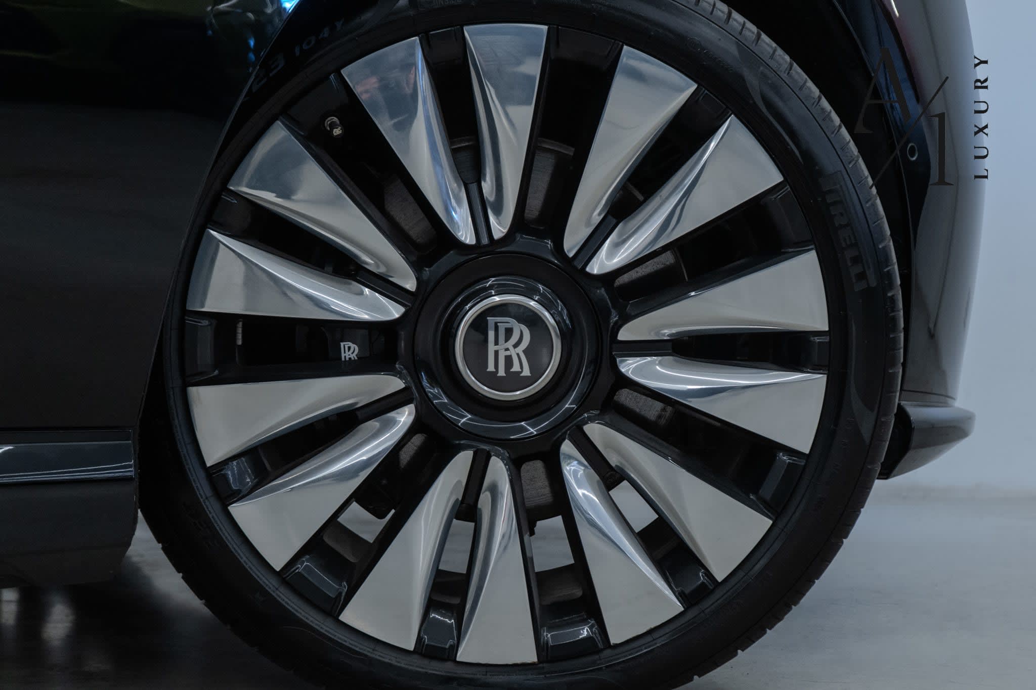 2024 Rolls-Royce Spectre Silver Badge, With Warranty Service Contract, GCC Spec - Thumbnail 4