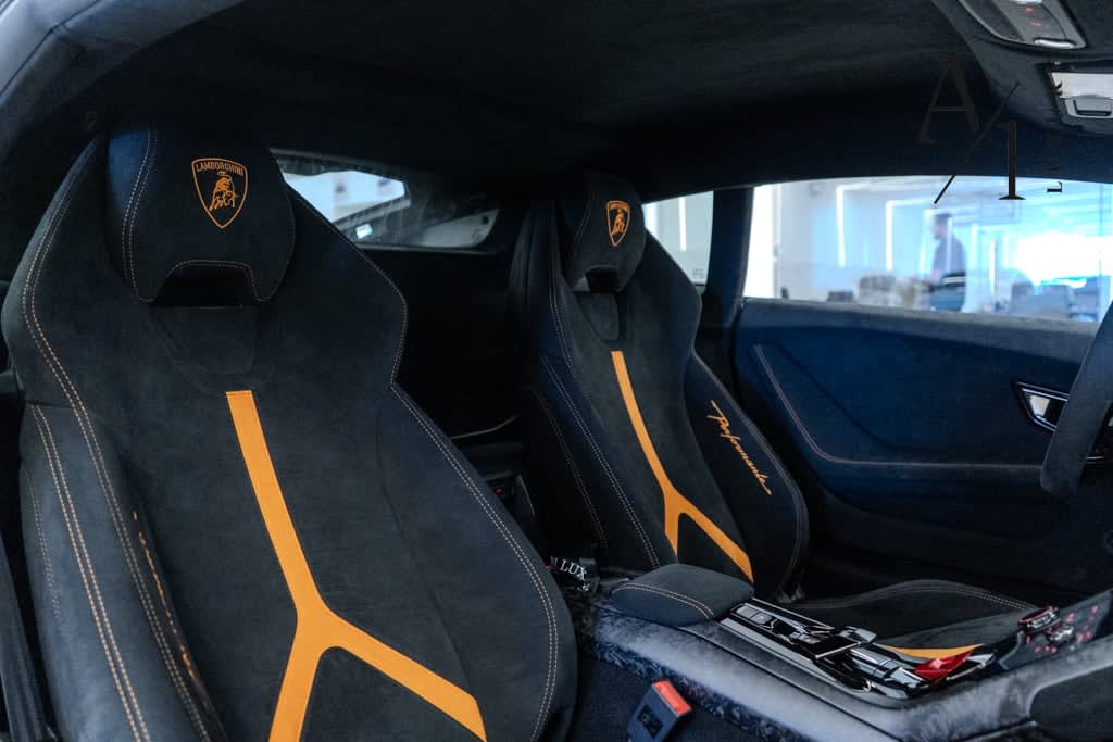 2019 Lamborghini Huracan Perfomante, Fully Loaded, Carbon Fiber Edition, Brand New Condition - Thumbnail 7