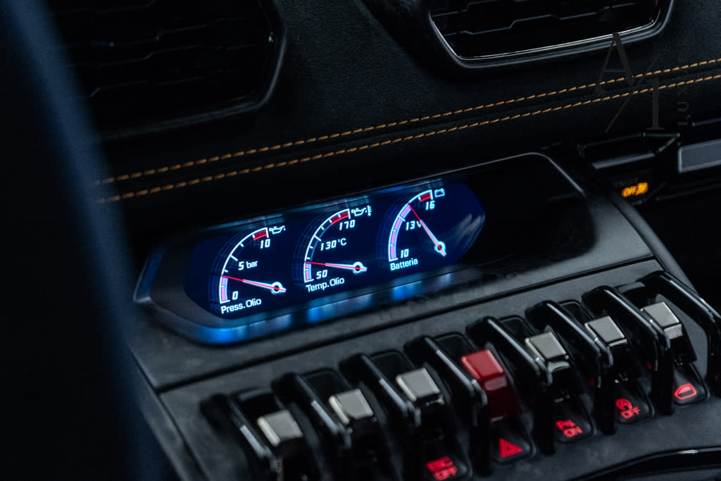 2019 Lamborghini Huracan Perfomante, Fully Loaded, Carbon Fiber Edition, Brand New Condition - Thumbnail 11