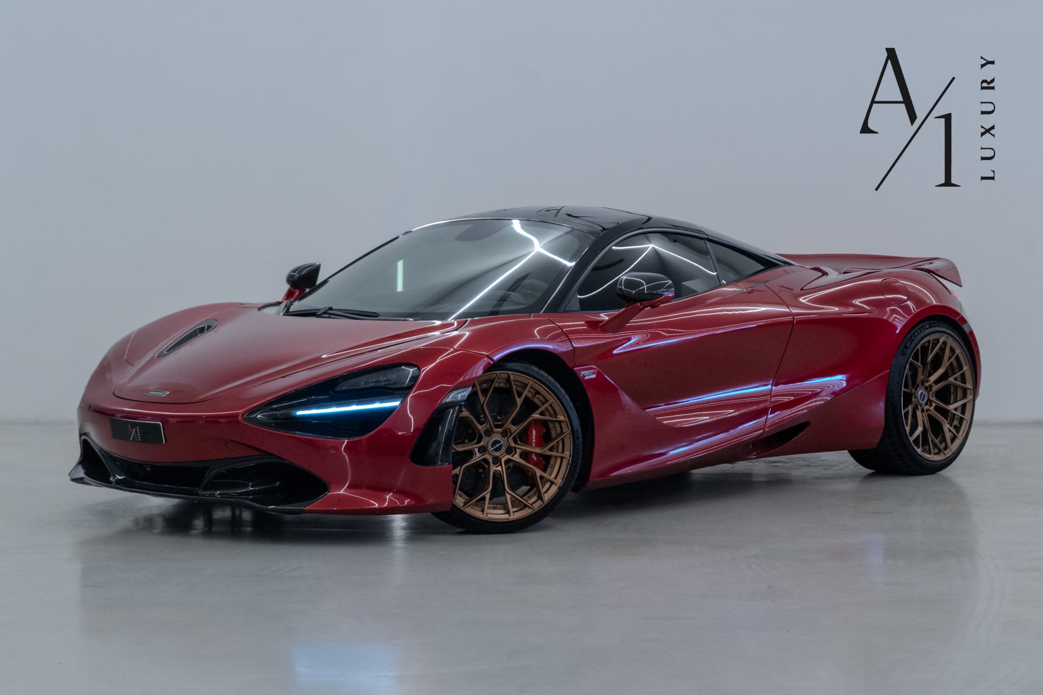 2018 McLaren 720S, With Warranty, Carbon Fibre Package, Excellent Condition, GCC Specs - Thumbnail 1