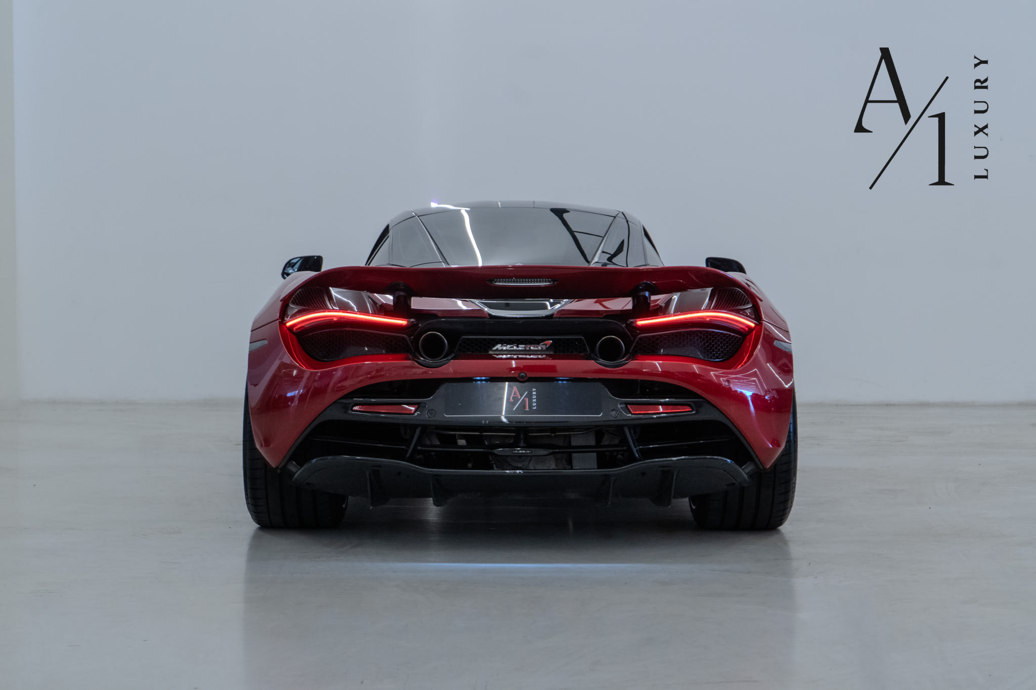 2018 McLaren 720S, With Warranty, Carbon Fibre Package, Excellent Condition, GCC Specs - Thumbnail 6