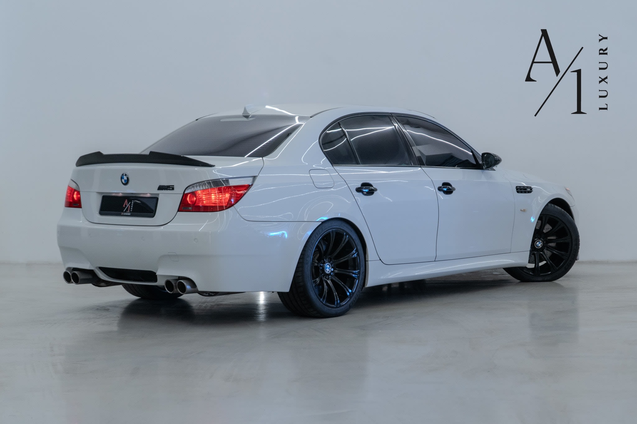2007 BMW M5, Full BMW Service History, Full Options, Excellent Condition, GCC - Thumbnail 3