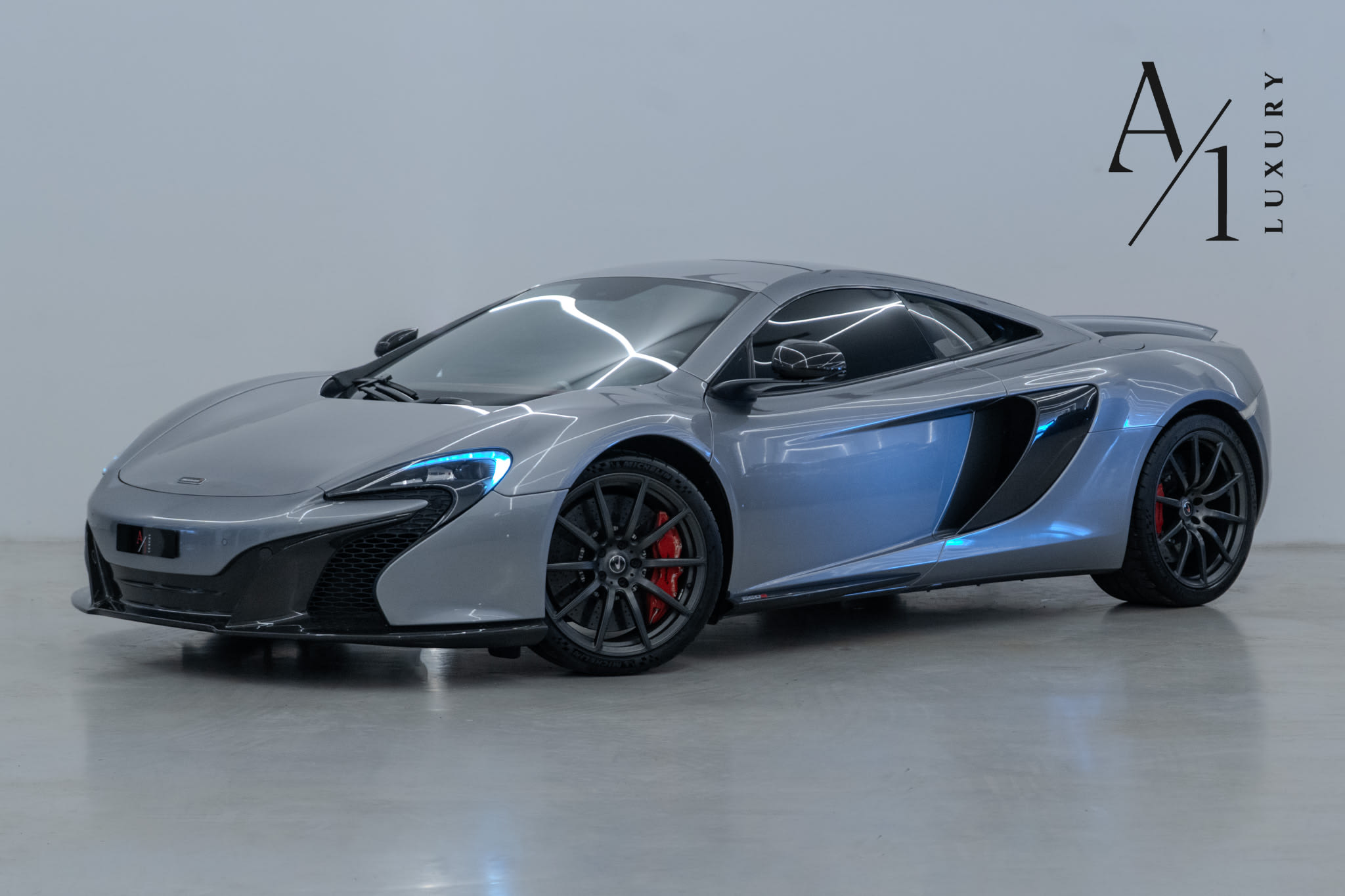 2015 Mclaren 650s, Fully Loaded, Excellent Condition, Carbon Fibre Interior/Exterior, GCC Spec - Thumbnail 1