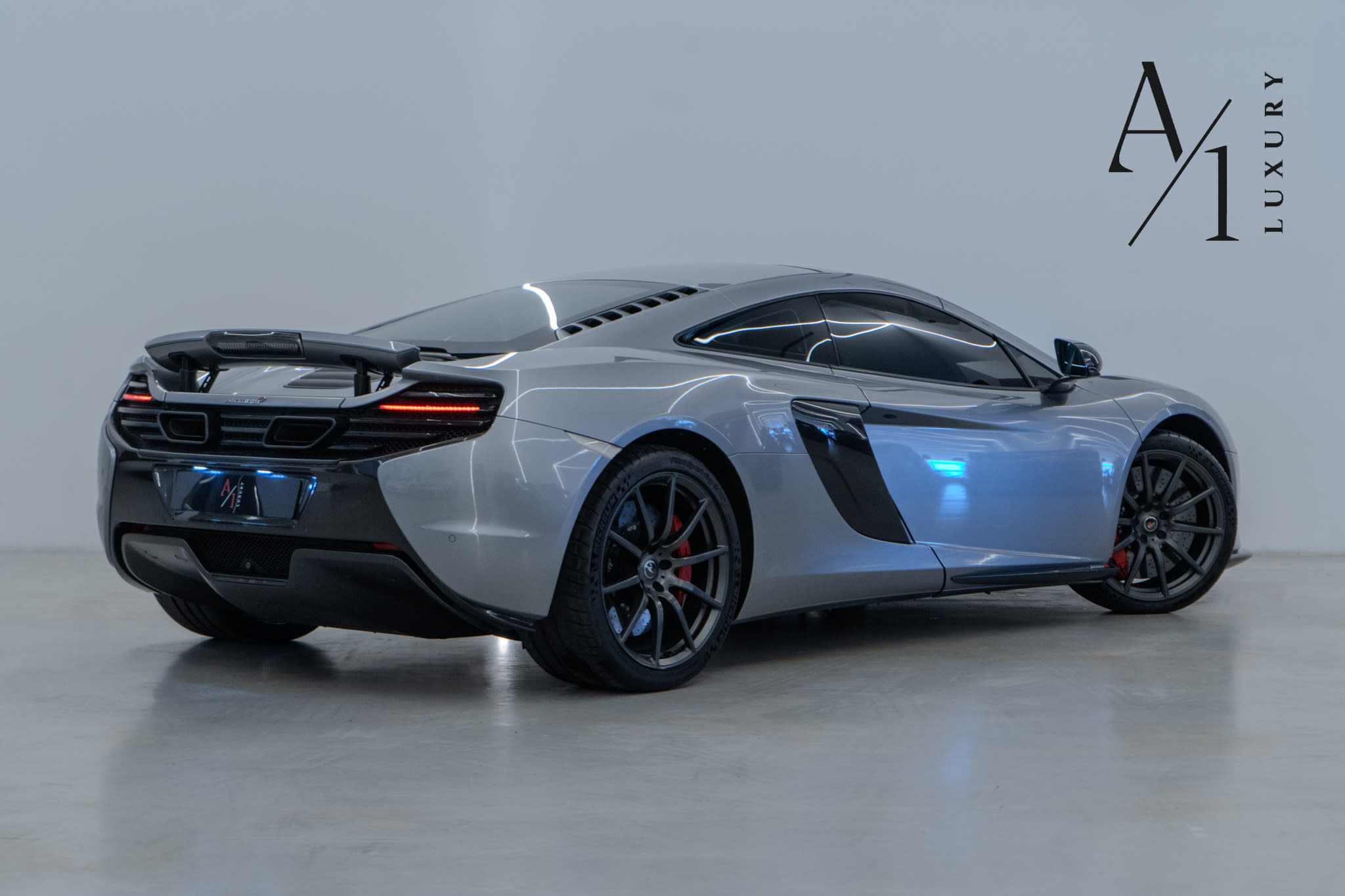 2015 Mclaren 650s, Fully Loaded, Excellent Condition, Carbon Fibre Interior/Exterior, GCC Spec - Thumbnail 6