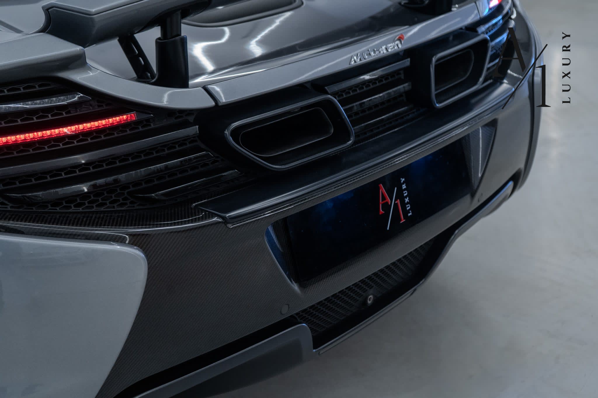 2015 Mclaren 650s, Fully Loaded, Excellent Condition, Carbon Fibre Interior/Exterior, GCC Spec - Thumbnail 17