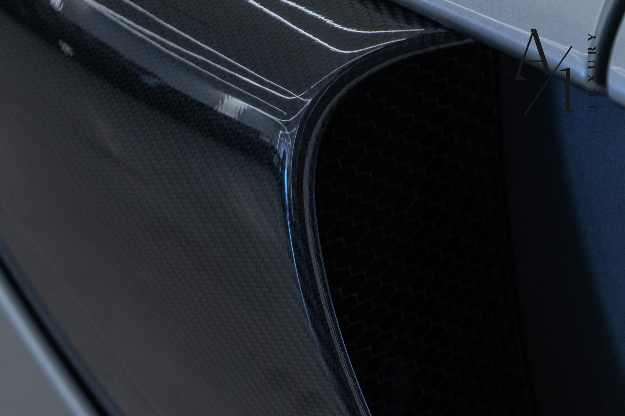 2015 Mclaren 650s, Fully Loaded, Excellent Condition, Carbon Fibre Interior/Exterior, GCC Spec - Thumbnail 19