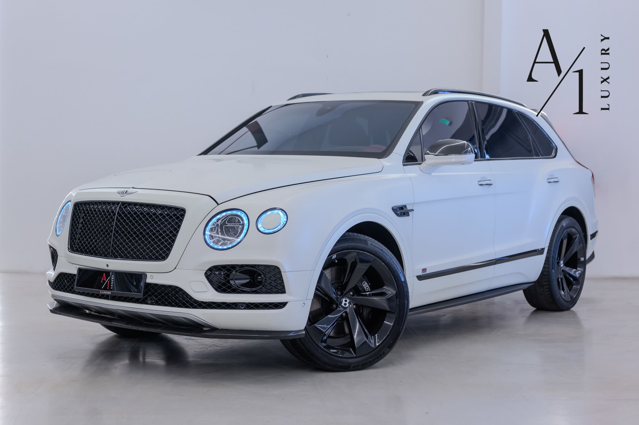 2017 Bentley Bentayga, First Edition W12, Excellent Condition, Fully Loaded, Carbon Fibre Package, GCC Spec - Thumbnail 1