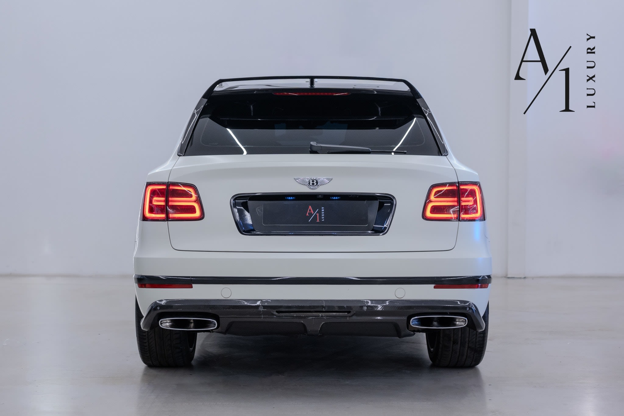 2017 Bentley Bentayga, First Edition W12, Excellent Condition, Fully Loaded, Carbon Fibre Package, GCC Spec - Thumbnail 4