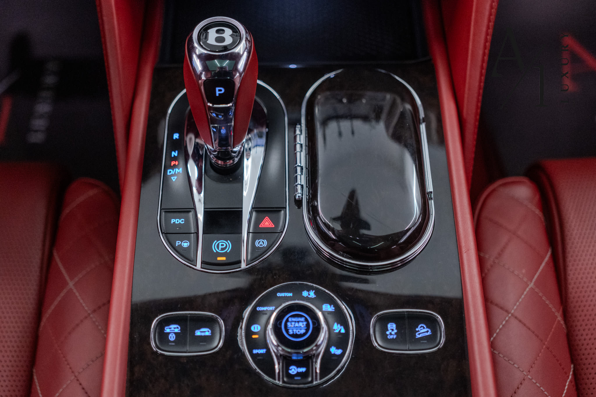 2017 Bentley Bentayga, First Edition W12, Excellent Condition, Fully Loaded, Carbon Fibre Package, GCC Spec - Thumbnail 11