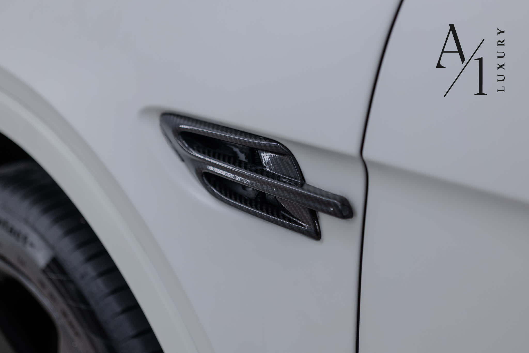 2017 Bentley Bentayga, First Edition W12, Excellent Condition, Fully Loaded, Carbon Fibre Package, GCC Spec - Thumbnail 22