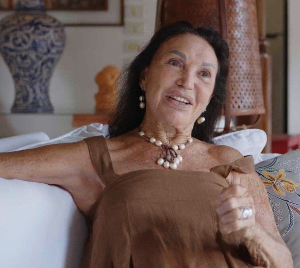 Avis Marie : In one month, they did better than I did in a whole year. I let go—they took over.