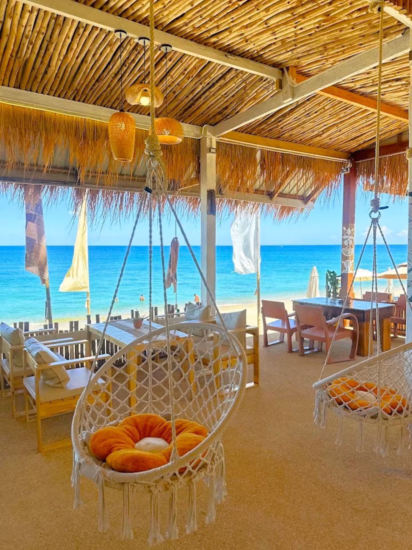  Tiki Beach Club : 10 bungalows
