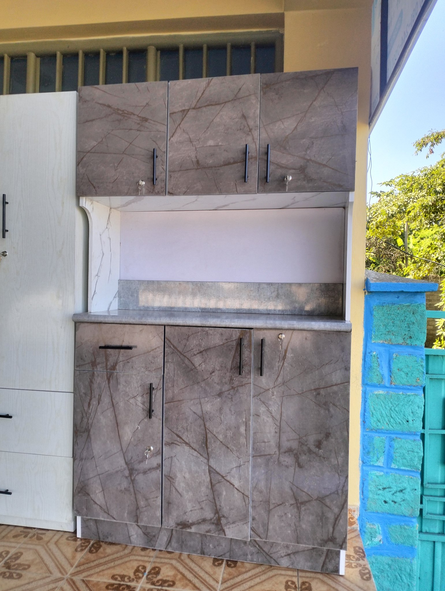 Kitchen cabinet