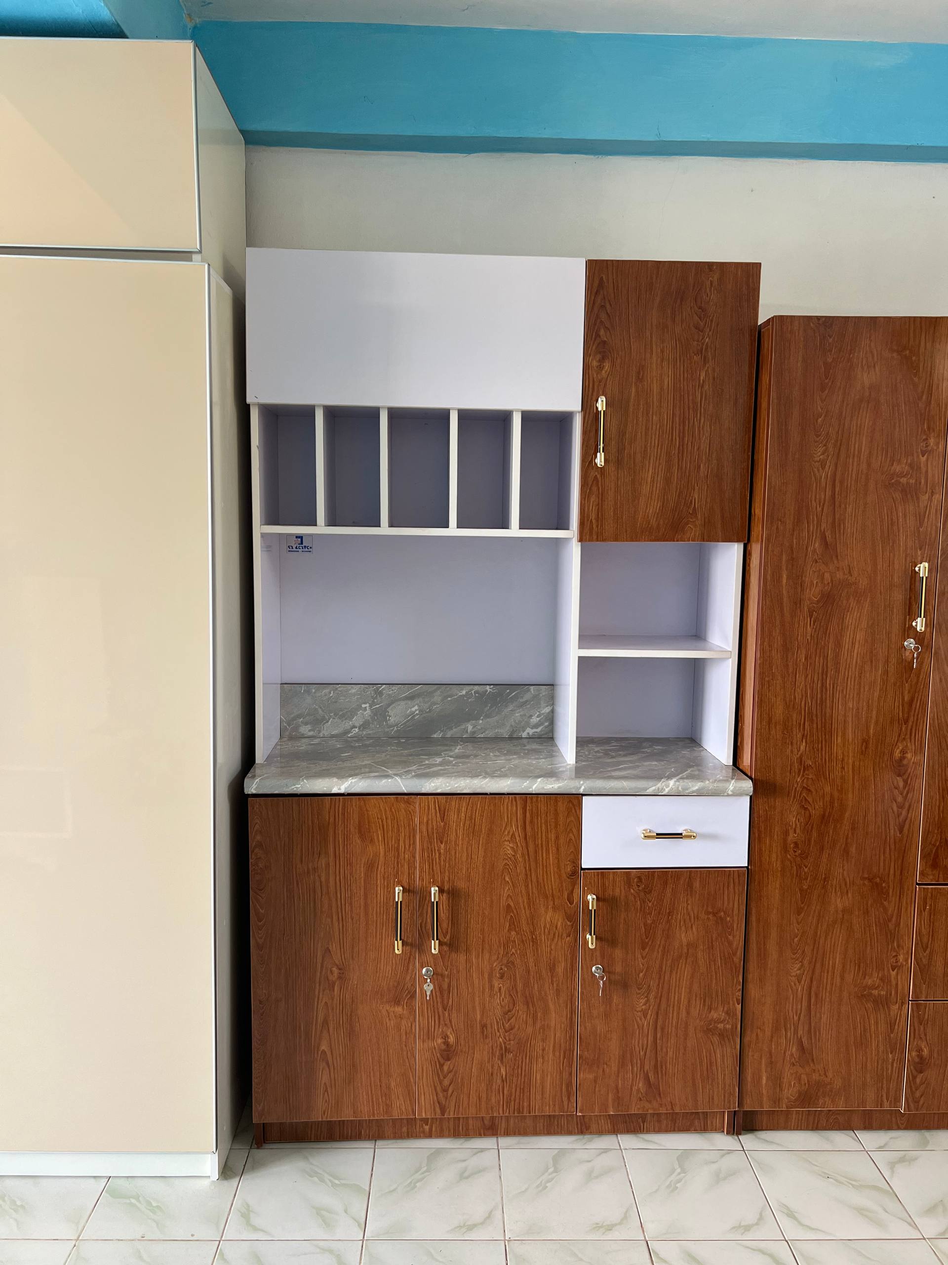 Kitchen cabinet