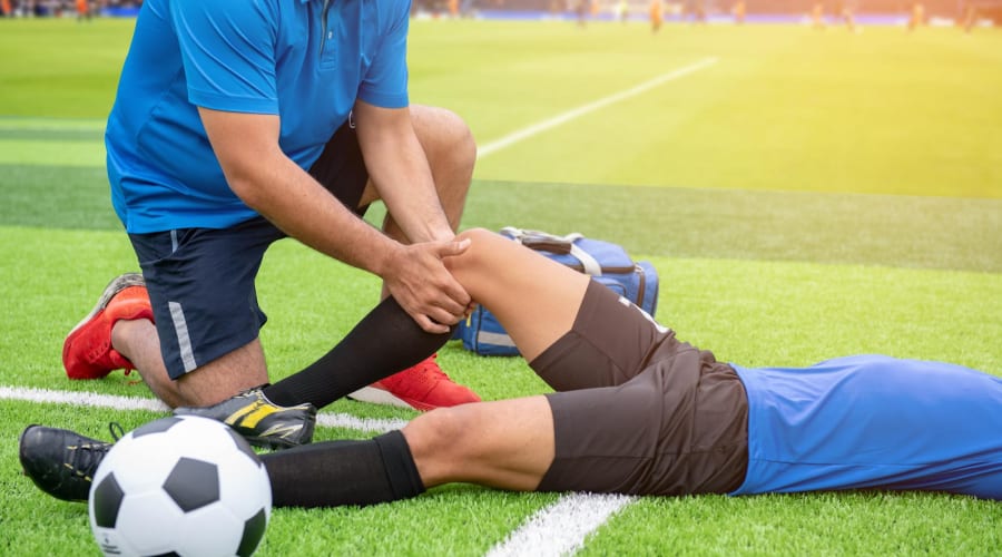 Lesão de jogador de futebol e responsabilidade do clube em recuperar o jogador Lesão de jogador de futebol e responsabilidade do clube em recuperar o jogador