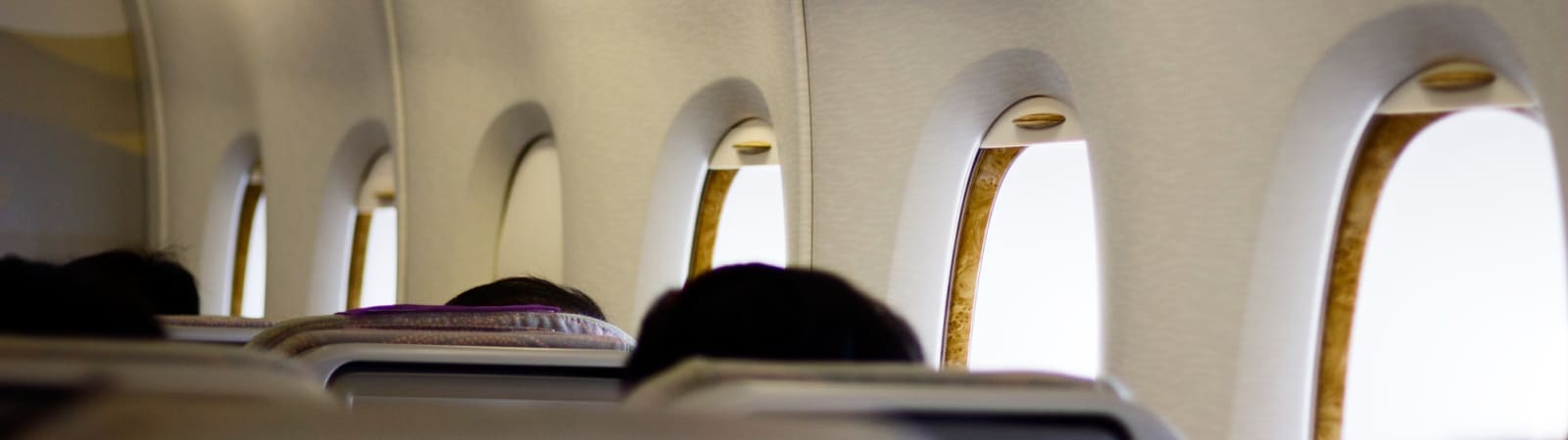 Direito do passageiro aéreo: pode levar comida no avião? Entenda