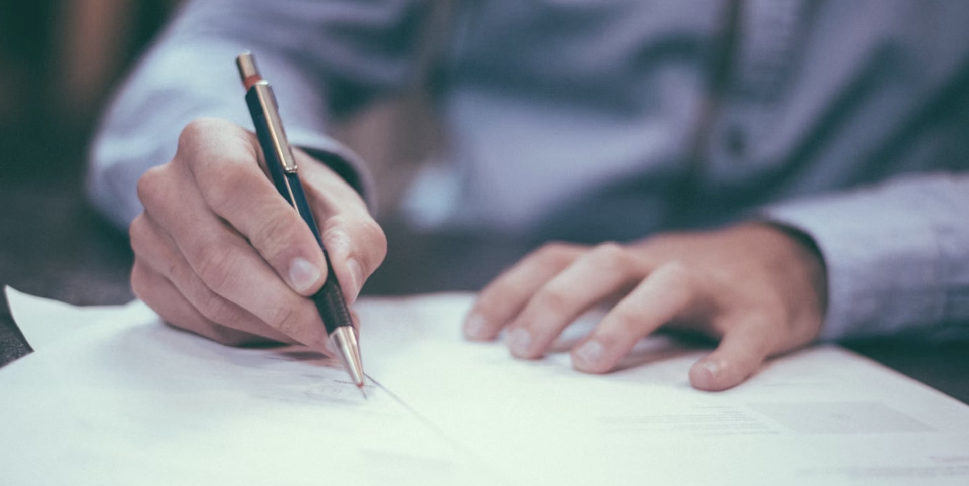 Signature des documents et versement de l'apport chez le notaire