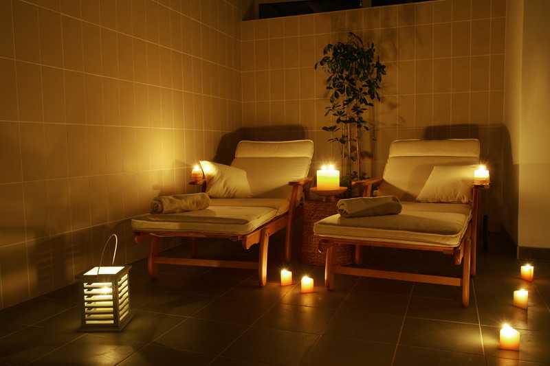 Suasana spa di malam hari