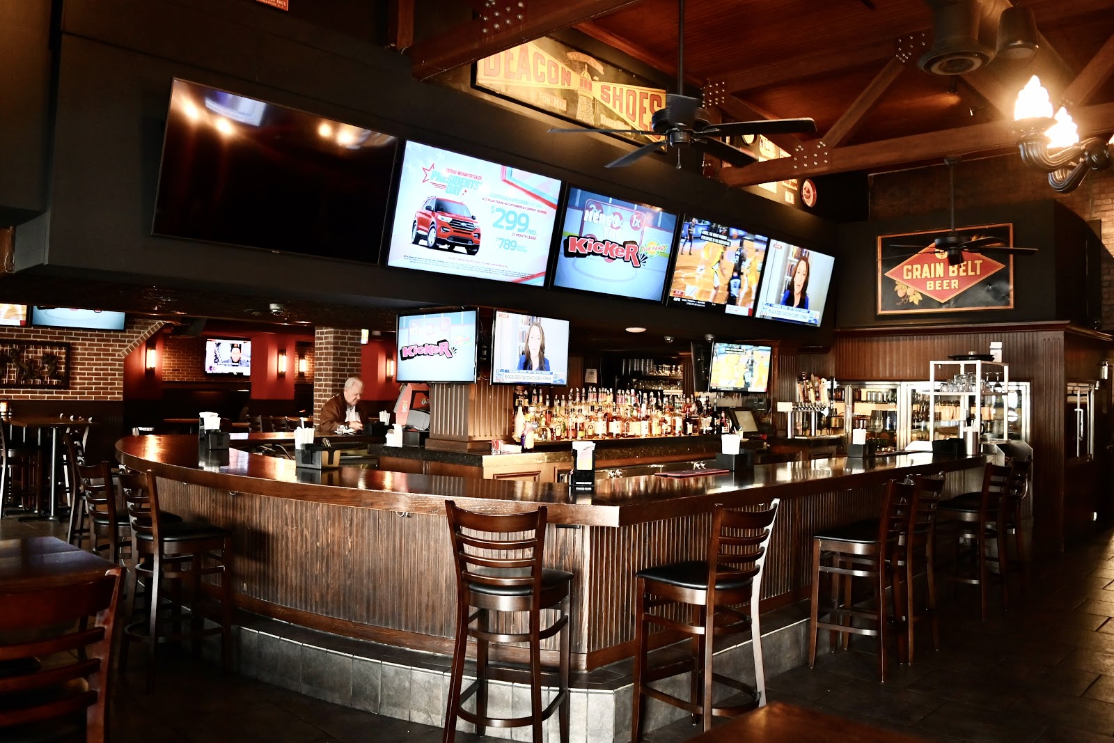 Shores Inn Food & Spirits logo