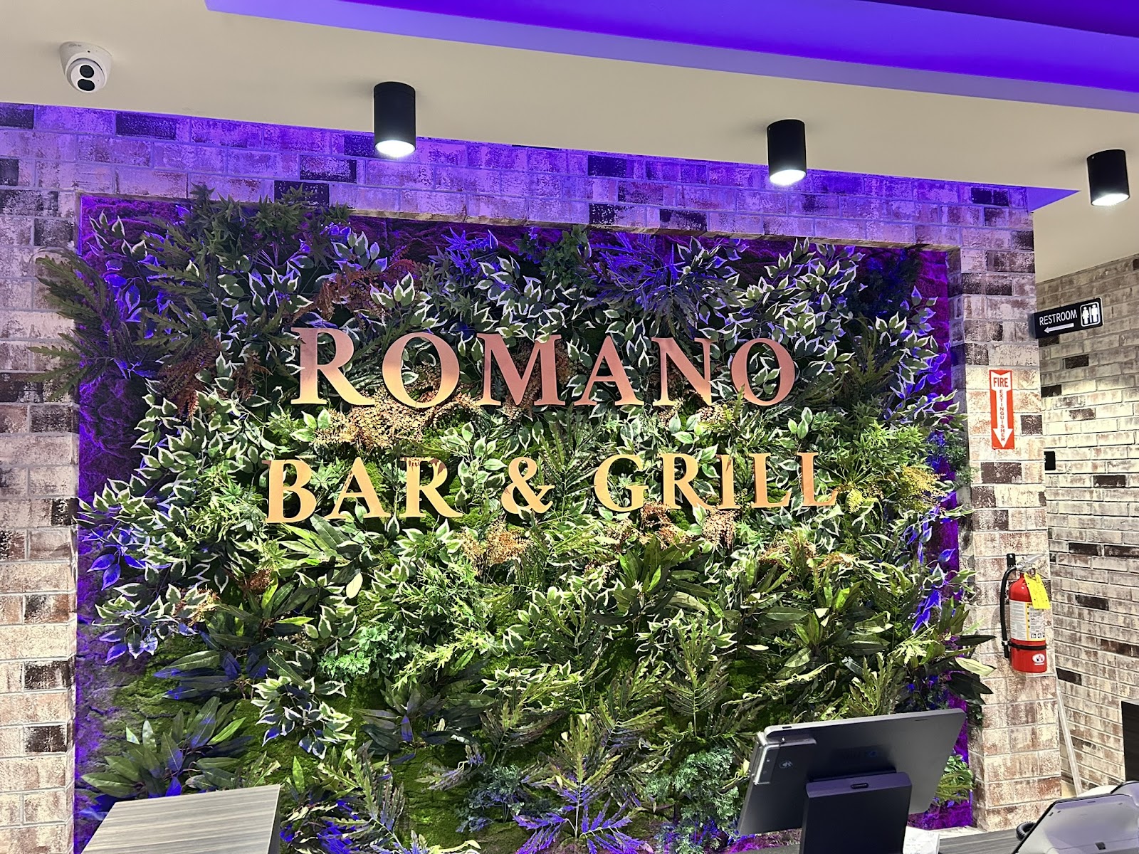 Romano Bar & Grill
