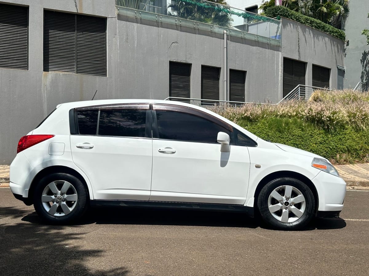 NISSAN TIIDA