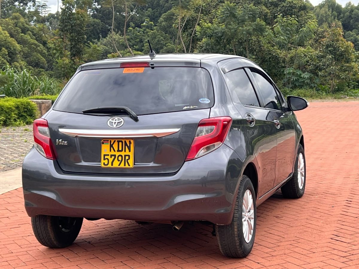 TOYOTA VITZ