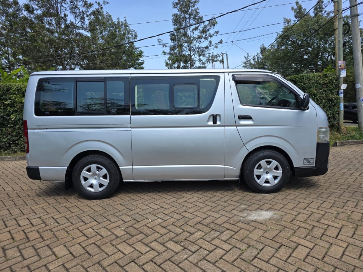 TOYOTA HIACE 7L