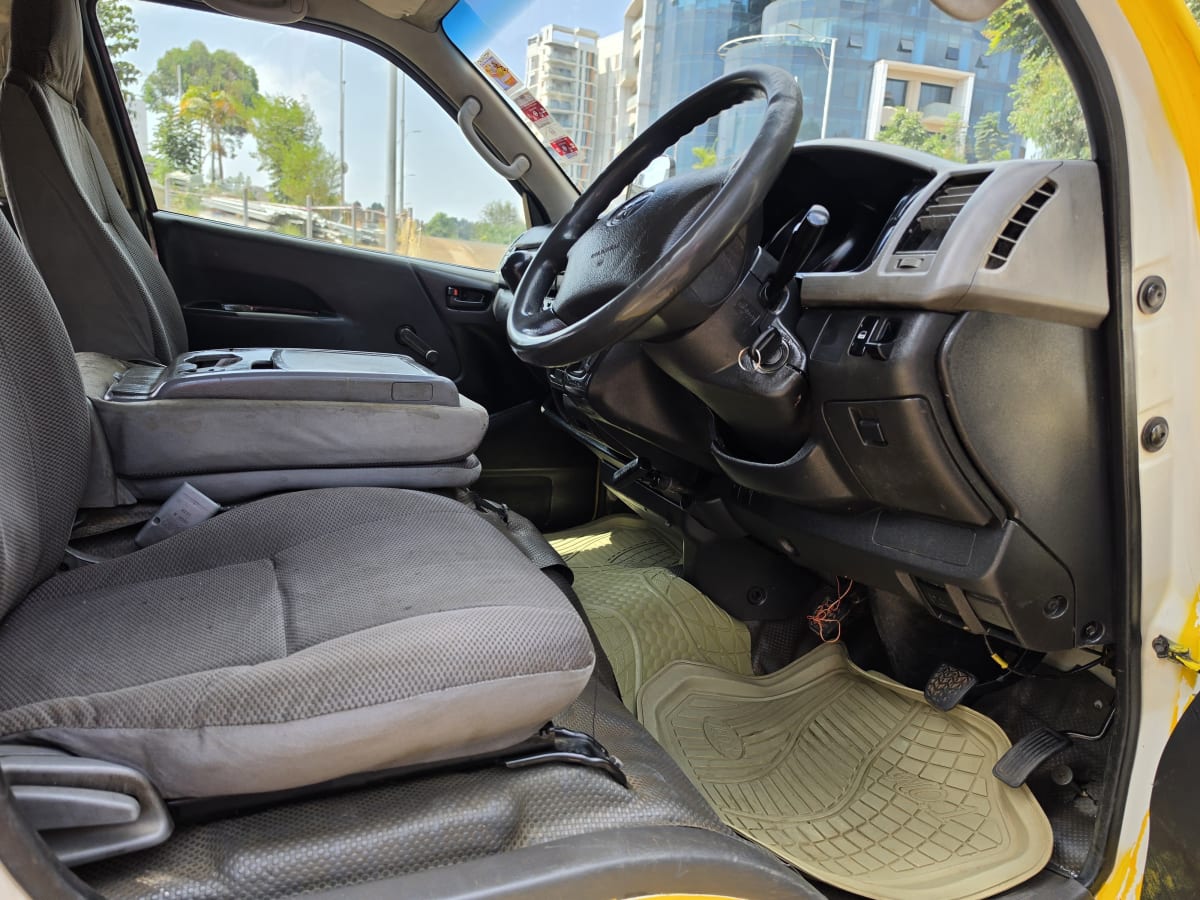 TOYOTA HIACE 7L