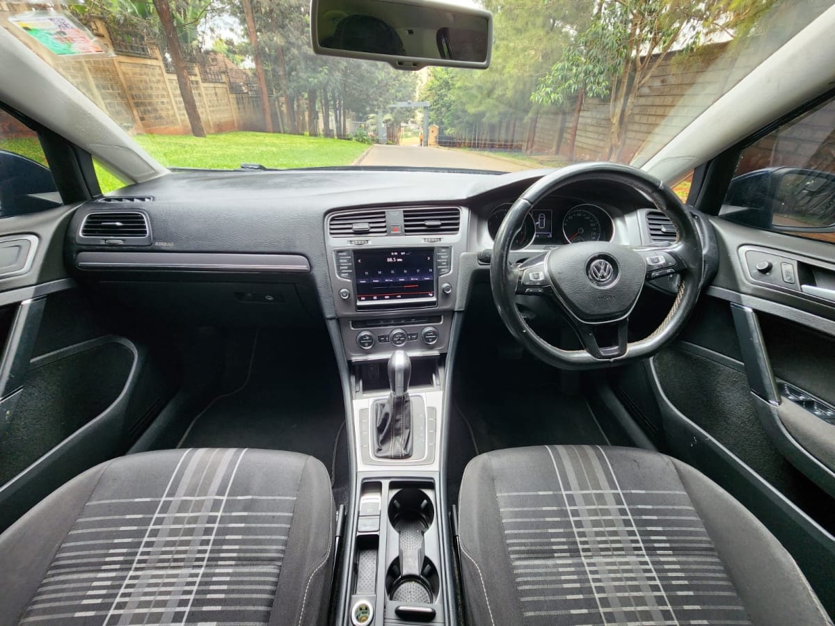 VOLKSWAGEN GOLF TSI