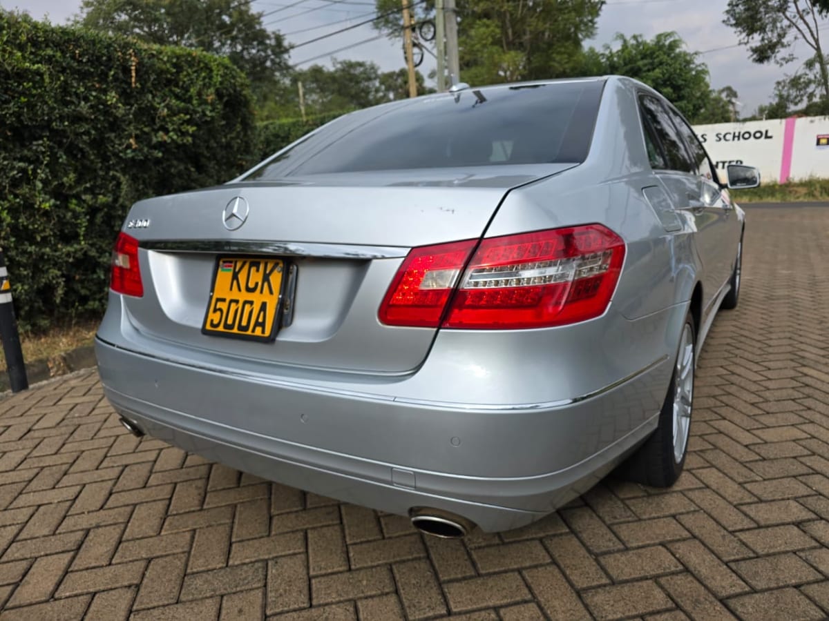 MERCEDES BENZ  E300
