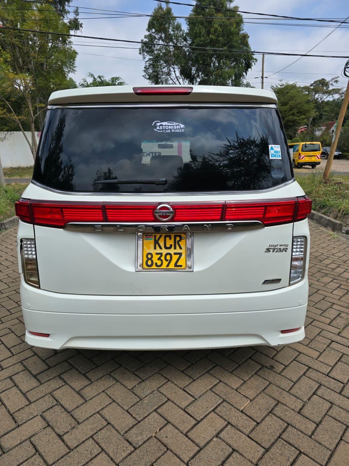 NISSAN ELGRAND