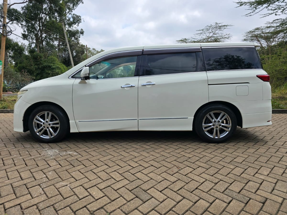 NISSAN ELGRAND