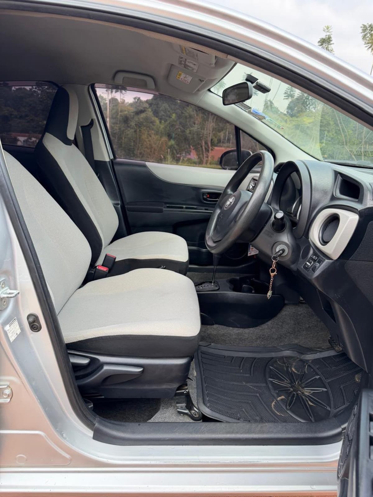 TOYOTA VITZ