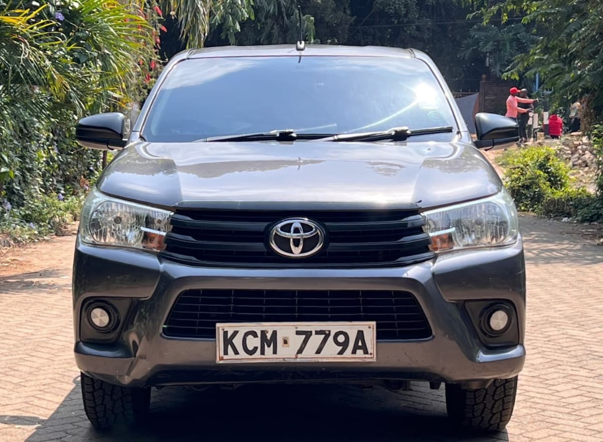 TOYOTA HILUX LOCAL