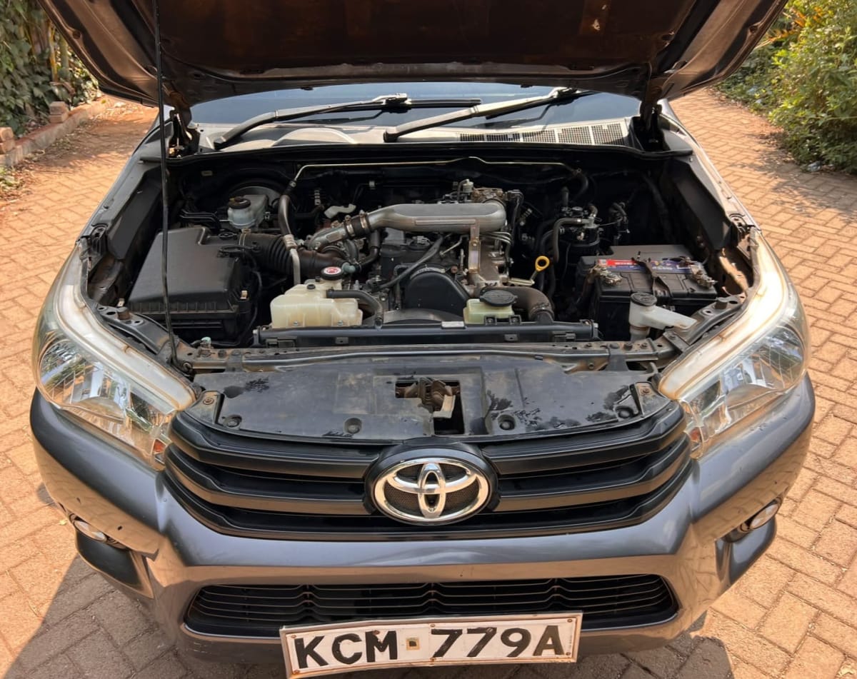 TOYOTA HILUX LOCAL
