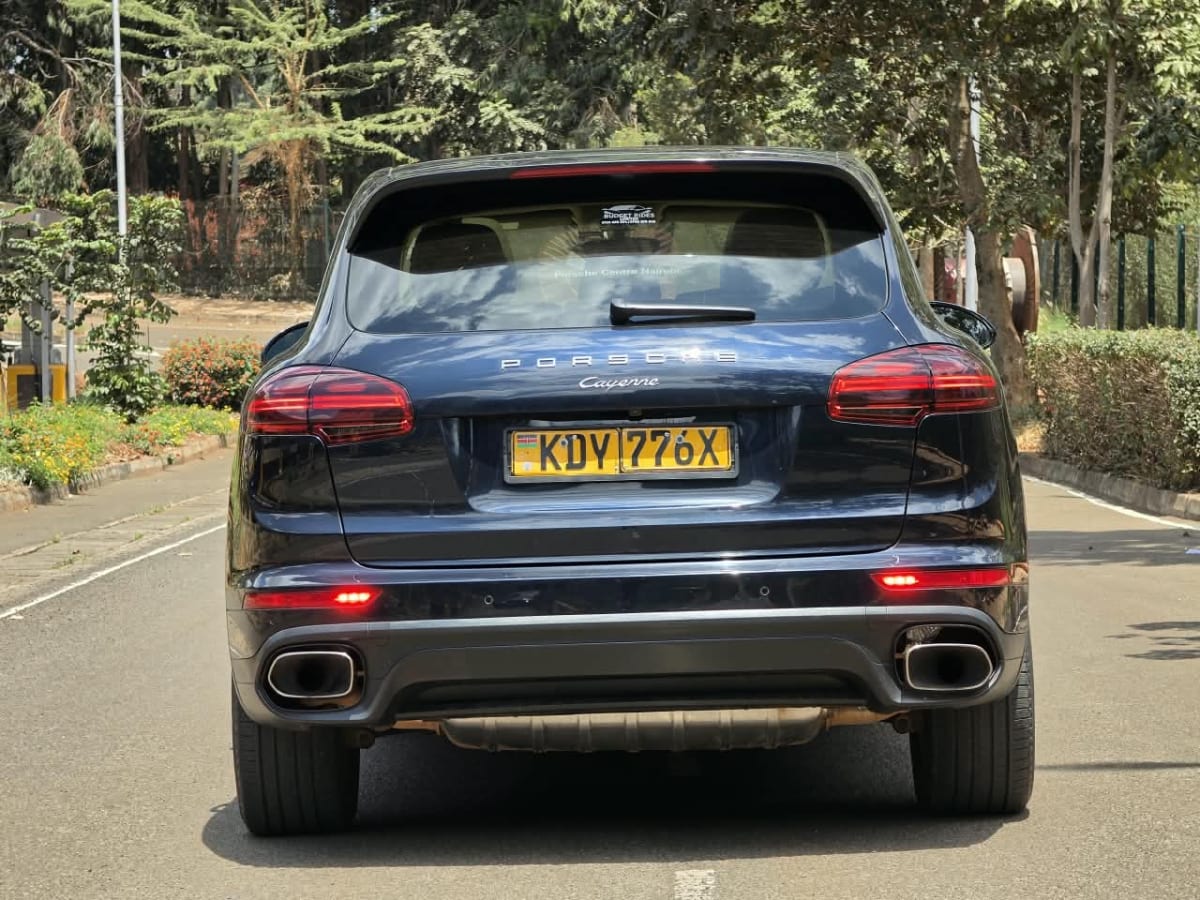 Porsche Cayenne (local)