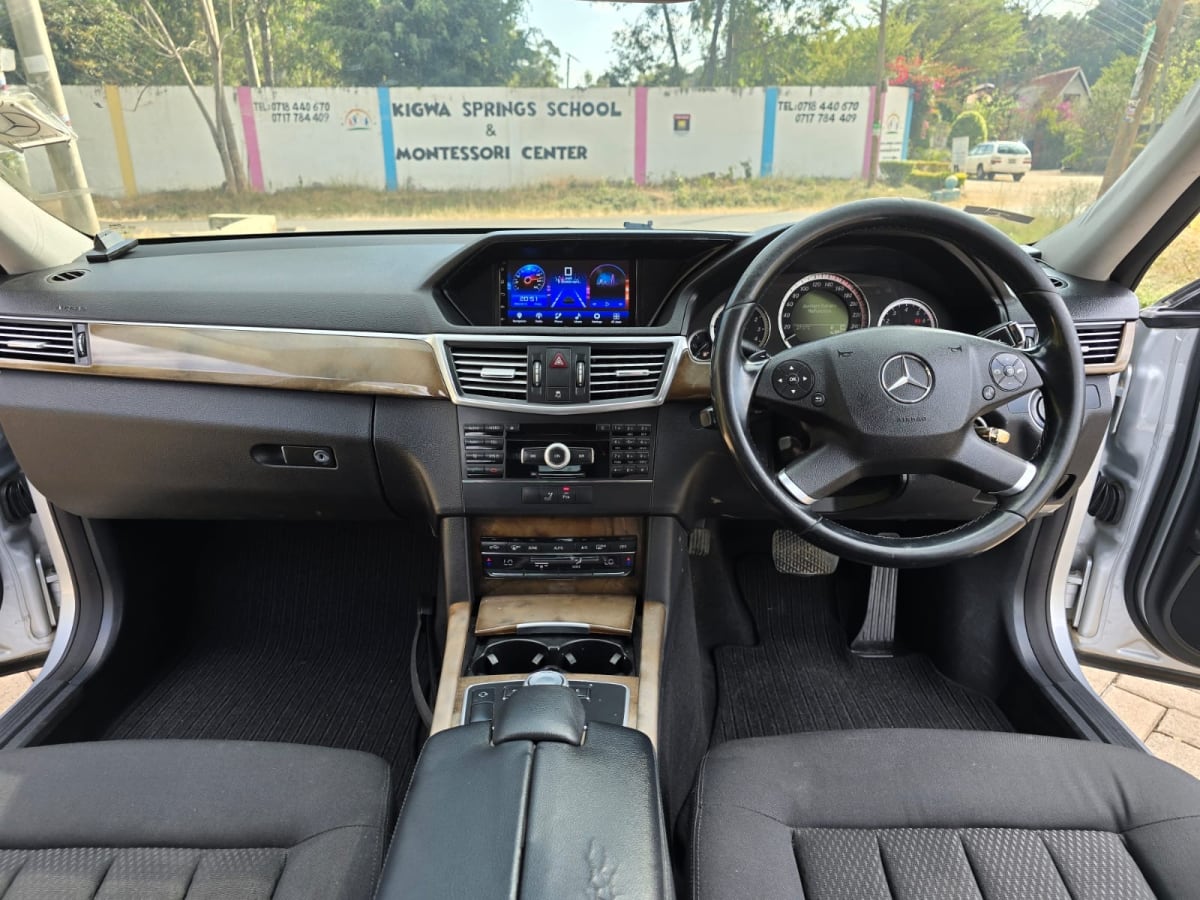 Mercedes Benz E300