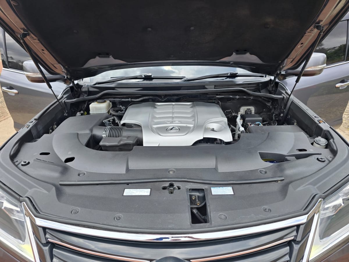 LEXUS LX570