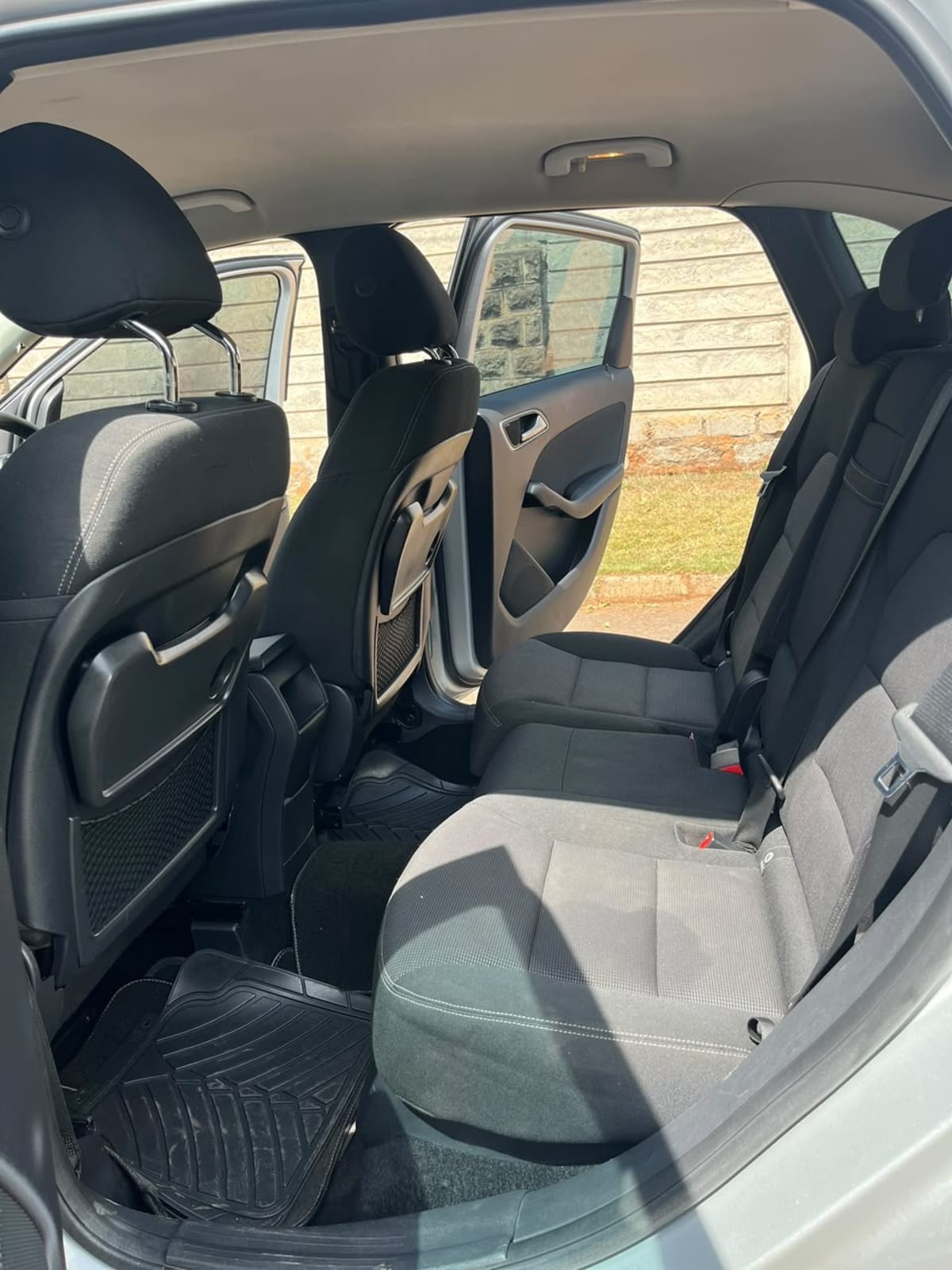 Mercedes Benz  B180