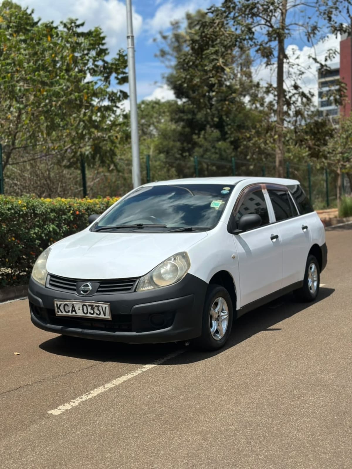 Nissan Advan