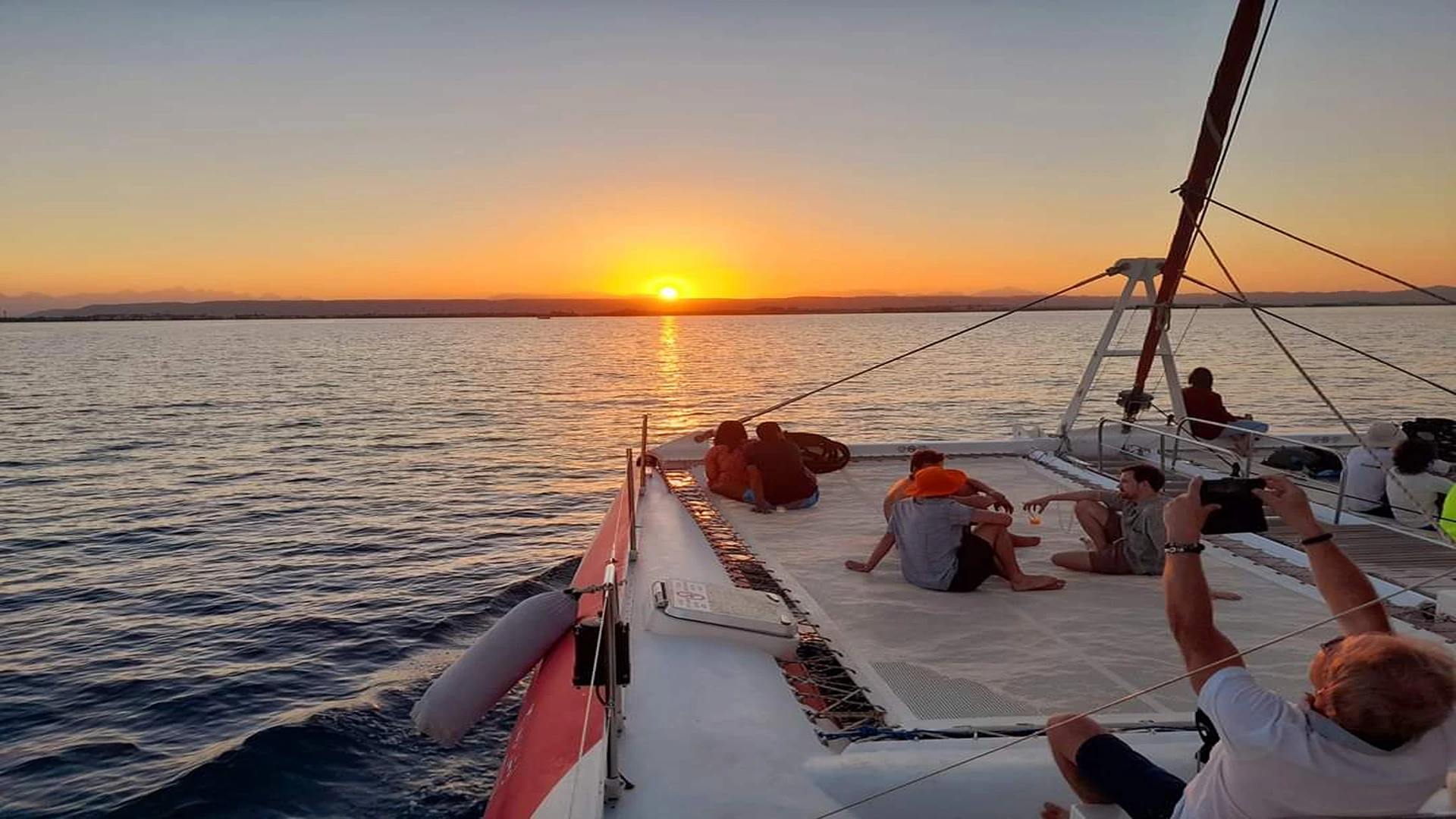 Catamaran & Dolphins – Ocean Diva Luxury Tour(Hurghada- Elgouna)