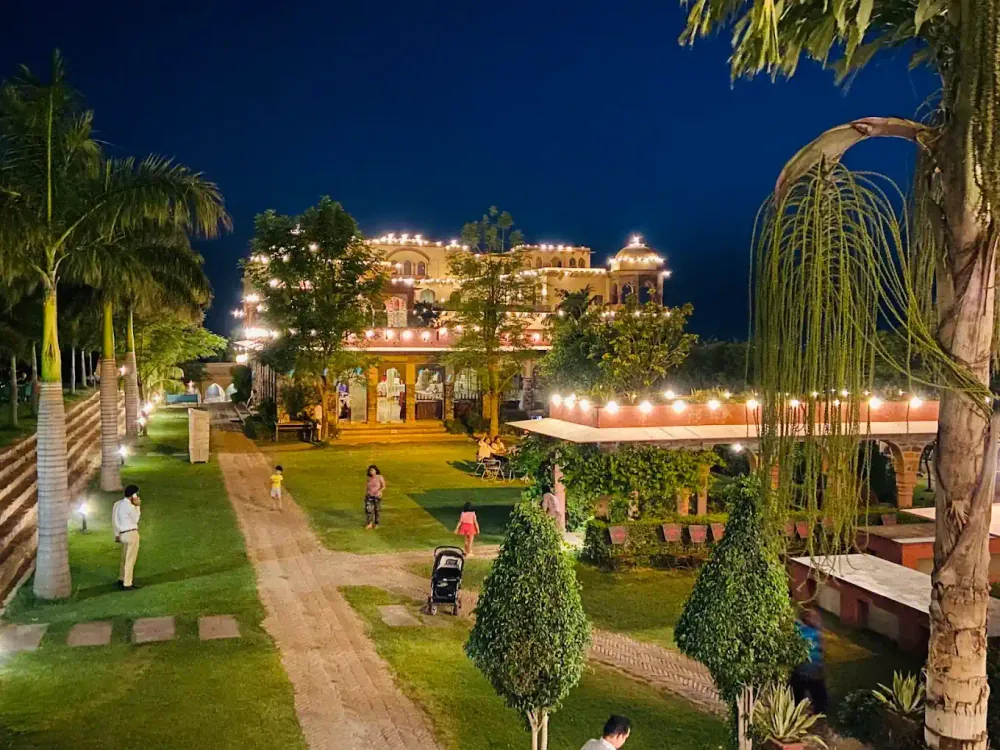 dev-villa-resort.webp