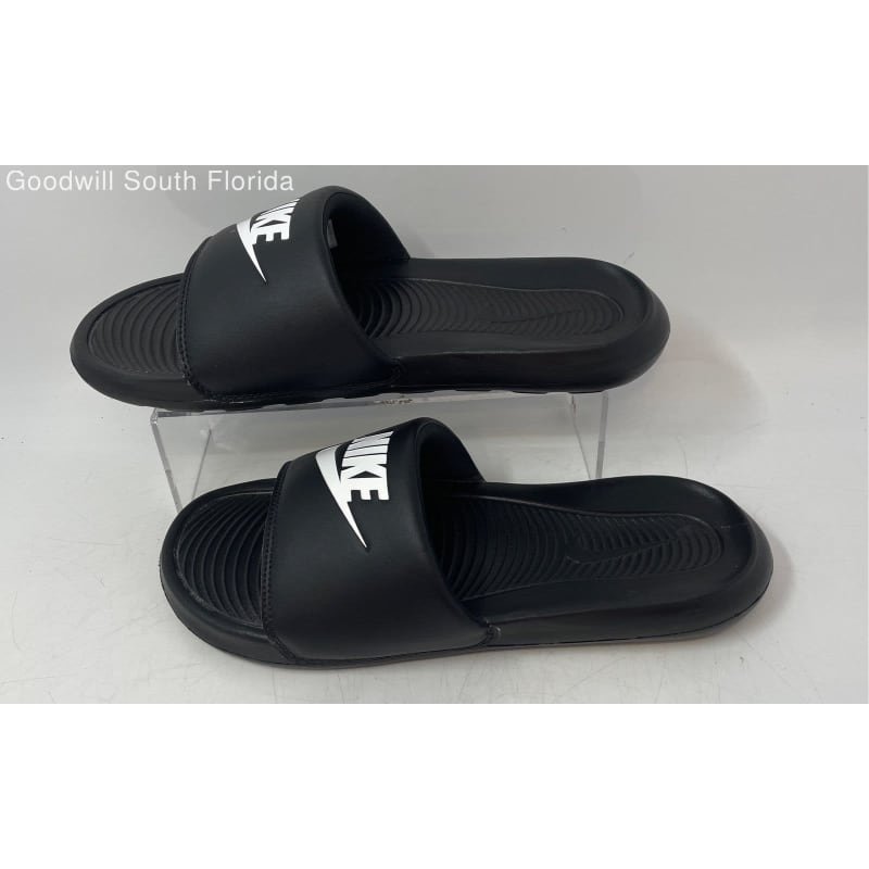 Nike sandals size 7 hotsell