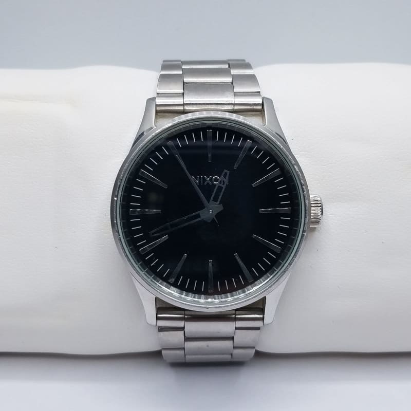 Buy the NIXON SIZE MATTERS THE SENTRY SS 38mm Black Dial Stainless Steel Watch GoodwillFinds